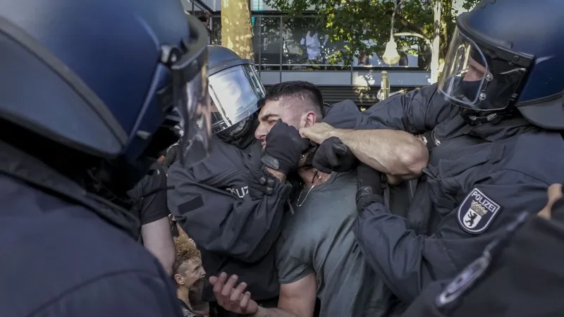 Avrupa'nın göbeğinden korkunç görüntüler! Filistin'e destek eyleminde polisten sert müdahale
