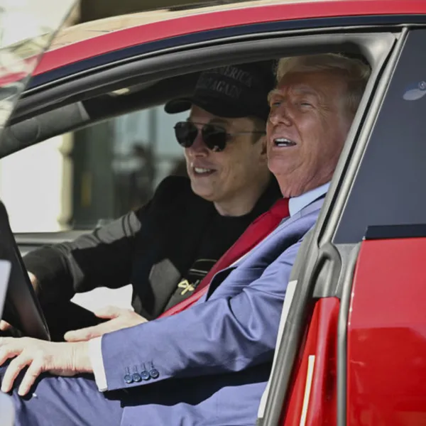 Donald Trump: Musk beni seviyor