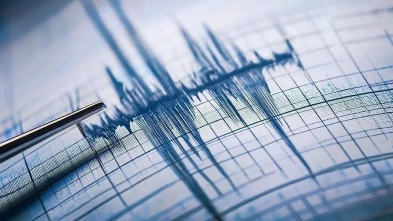 Ege'de Korkutan Deprem! Girit Sallandı, İşte İlk Detaylar