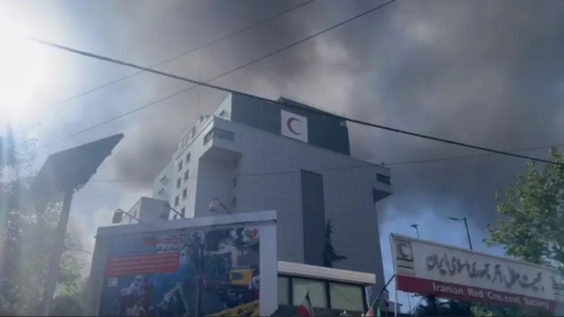 İsrail, Tahranda Kızılay binasının yakınlarına saldırı düzenledi