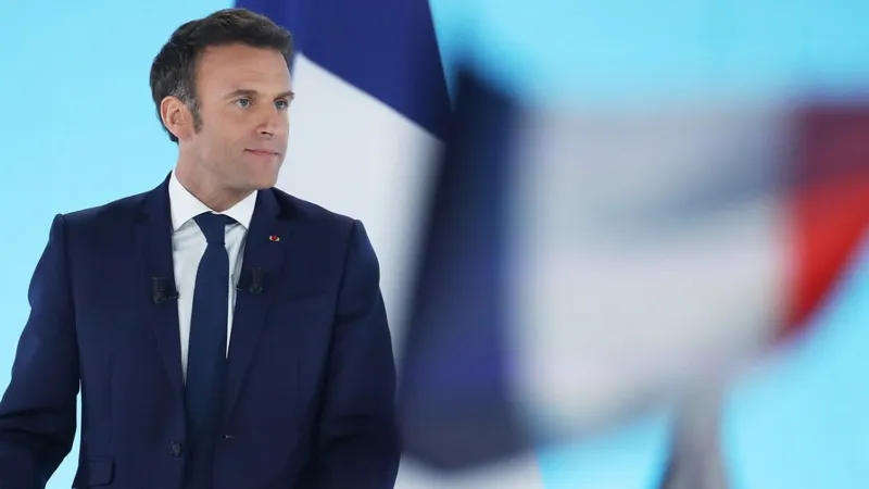 Macron, İran'da tutuklu Fransızların serbest bırakılmasını istedi