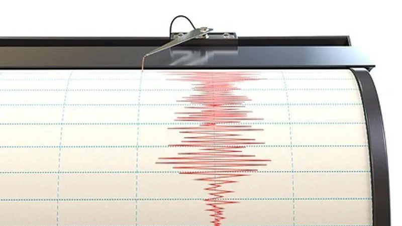 Endonezya Sallandı! 5.1'lik Deprem Korku Yarattı