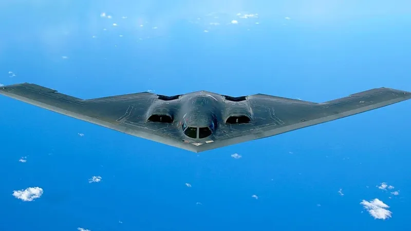 Trump'tan B-2 pilotlarına övgü